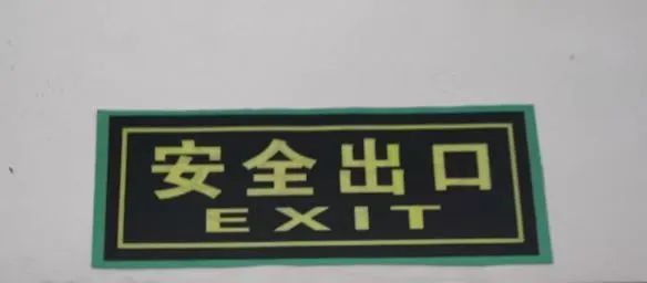 DƬ